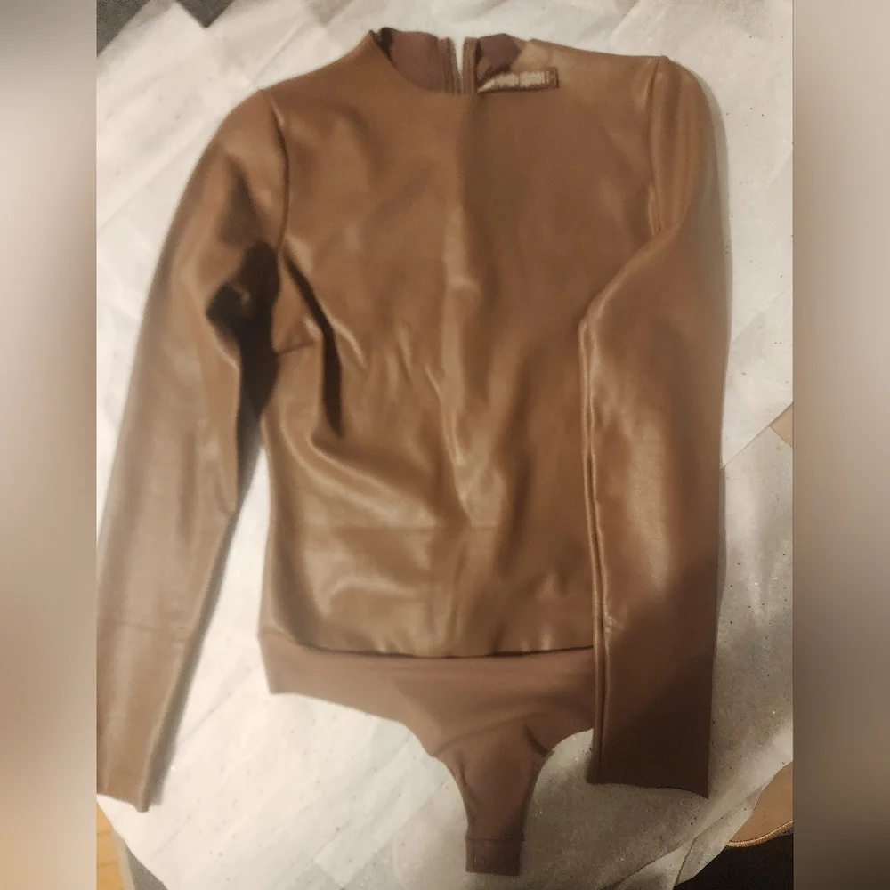 SKIMS FAUX LEATER BODYSUIT SIZE L NEW - Picture 10 of 15